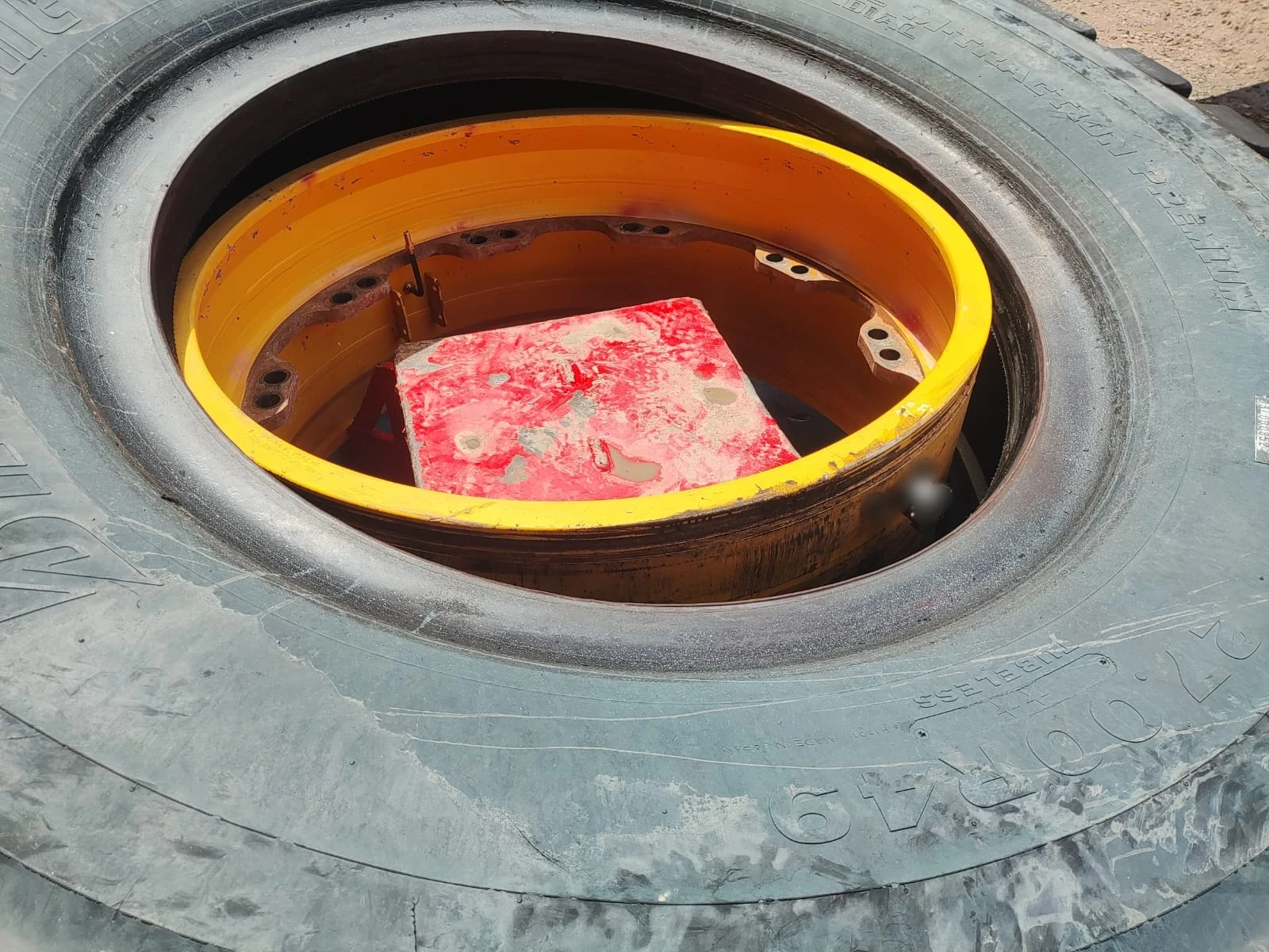 TireAngel 矿用 TPMS 内置式胎压传感器安装实拍
